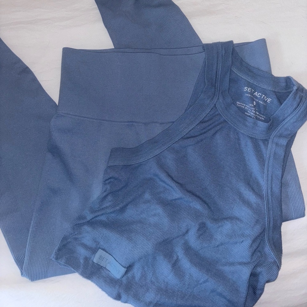SET ACTIVE ‘Blue Jean’ Set, Leggings L, Tank M - Picture 5 of 7